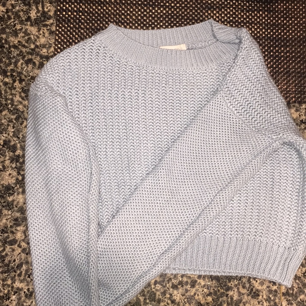 An Forever21 Baby Blue Knitted Sweater
